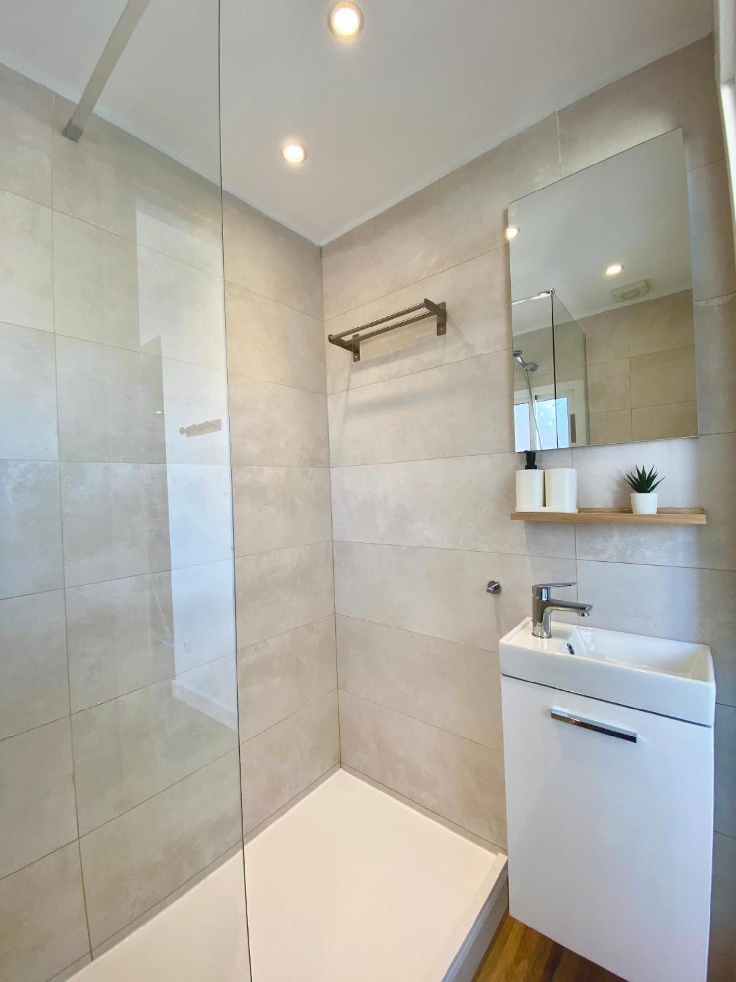 Suite Apartment Anselm Barcelona Cornellà de Llobregat Zewnętrze zdjęcie